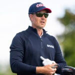 golfspelaren henrik stenson i mörka golfkläder från boss