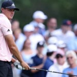 golfspelaren ludvig åberg med driver på golfbana