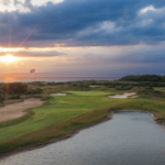 golfbana i motljus