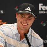 golfspelaren ludvig åberg håller presskonferens.