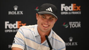 golfspelaren ludvig åberg håller presskonferens.