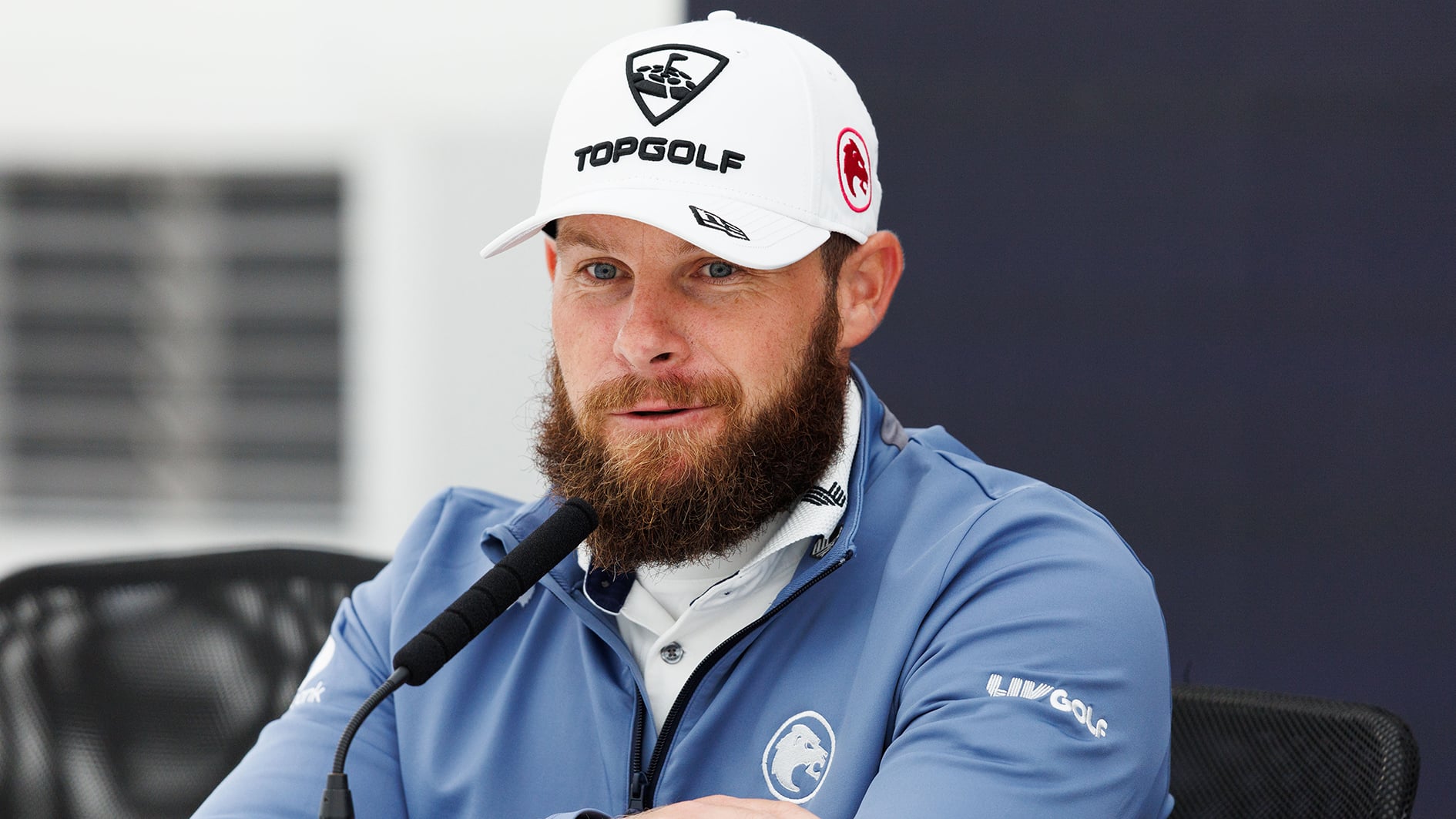 golfspelare på presskonferens