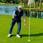 golfspelare firar på golfbana
