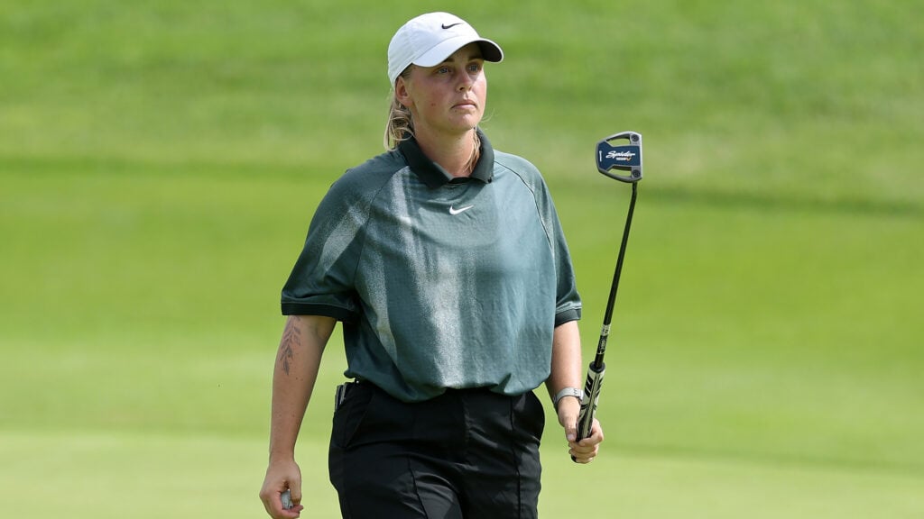 golfspelaren maja stark i oversize golfpiké