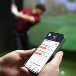 mobiltelefon och golfsimulator
